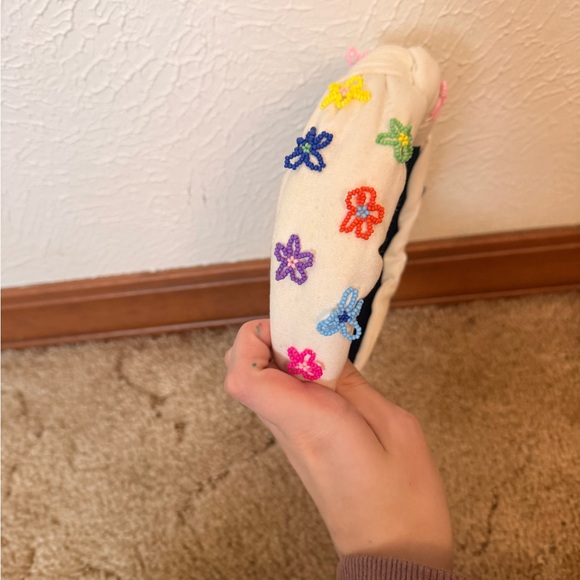 Floral Embroidered Headband - Picture 2 of 8